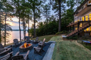 Luxury Lakefront Retreat-Secluded, Hot Tub, Dock, Sunset View